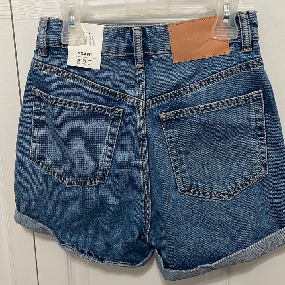 NWT ZARA Jean Shorts Size 00 Mom Fit